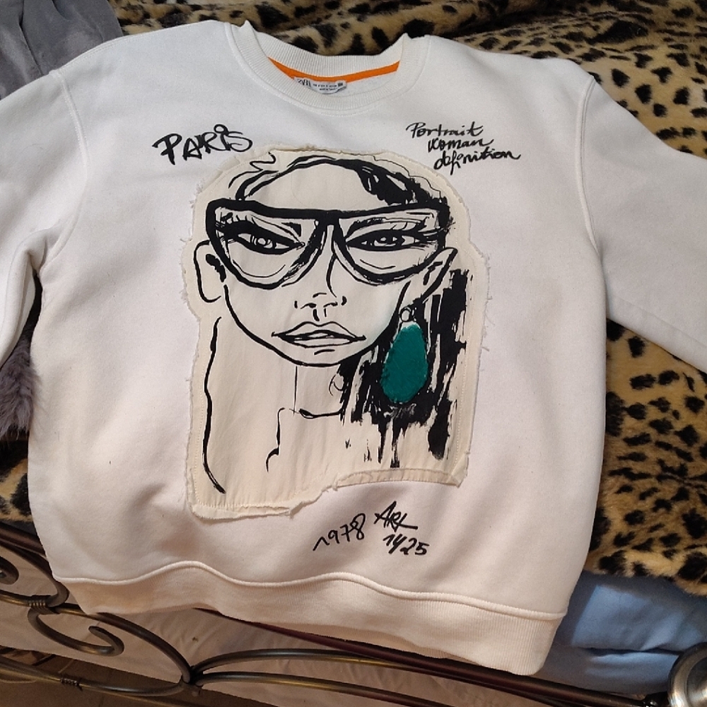 Zara White Sweater with Black and Teal Graphic